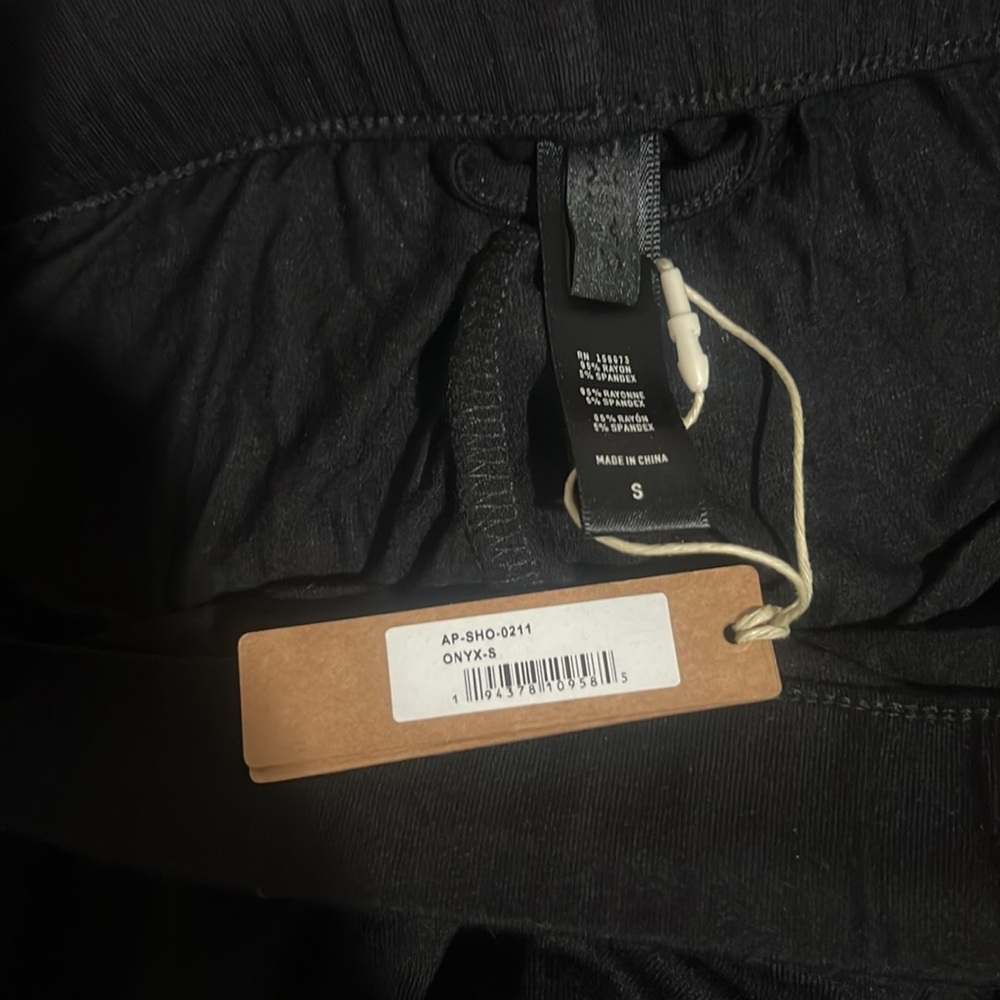 Skims Soft Lounge Shorts - Picture 6 of 6